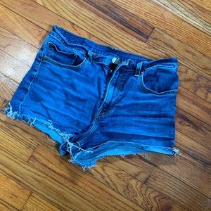 Levi shorts not high waist like new